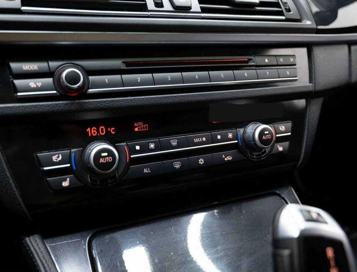 BMW 5 серии 528i, 2012 Фото №24