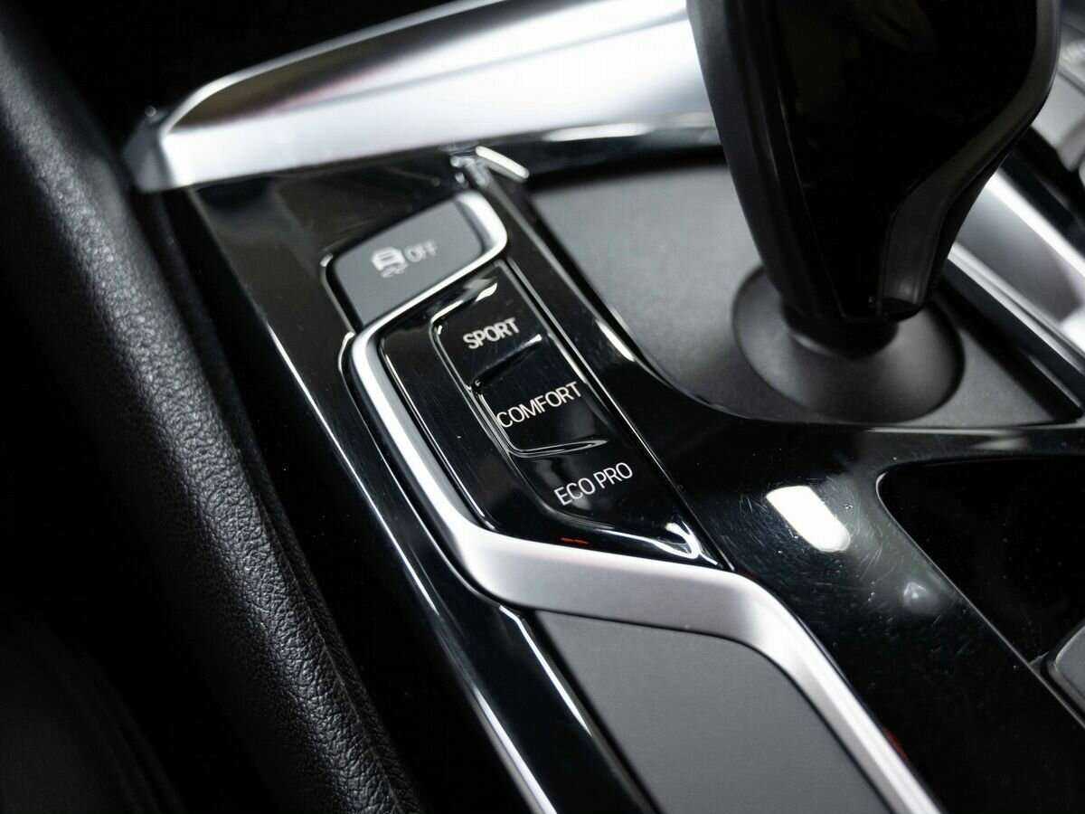 BMW 5 серии 520d xDrive, 2019 Фото №23