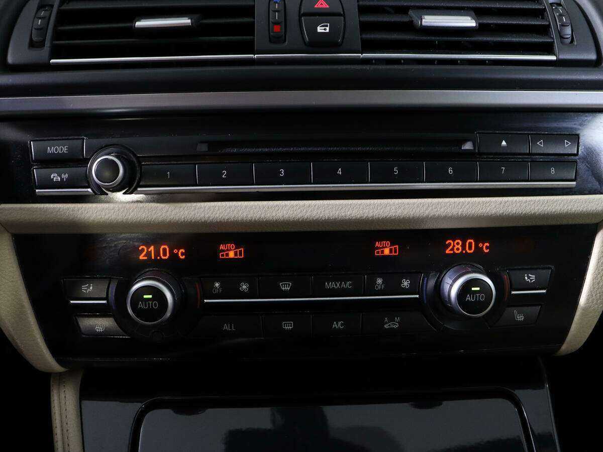 BMW 5 серии 525d xDrive, 2012 Фото №19