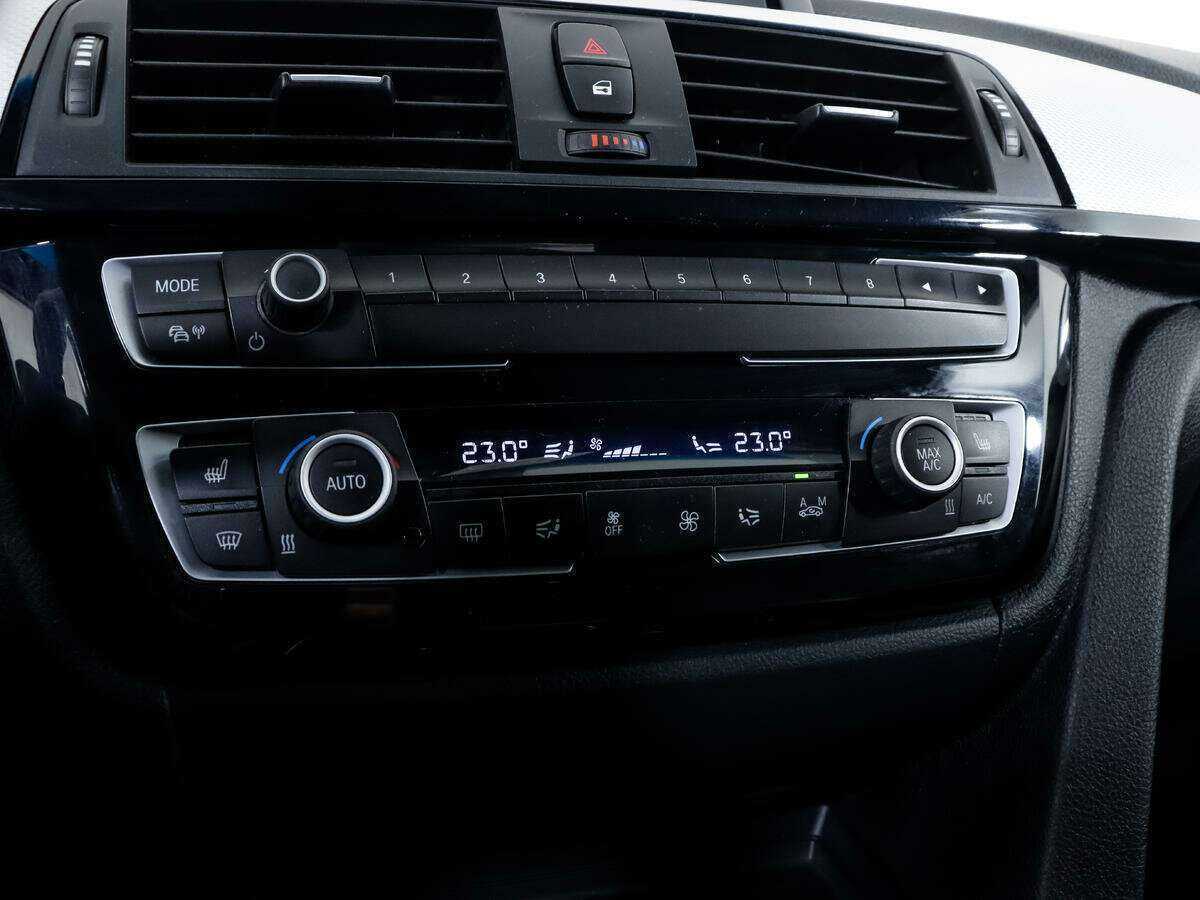 BMW 3 серии 320i xDrive, 2018 Фото №15