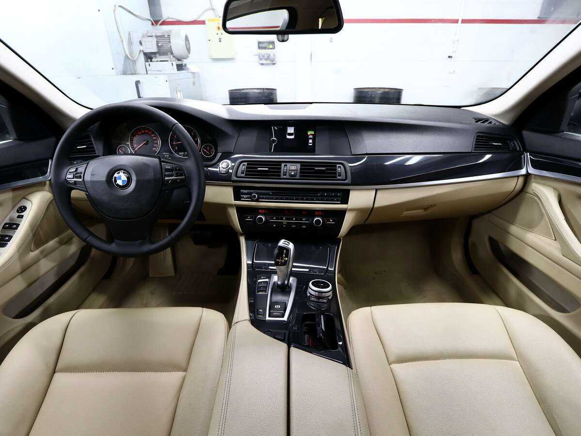BMW 5 серии 520i, 2012 Фото №15