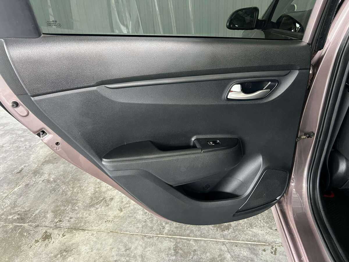 Kia Rio, 2018 Фото №16