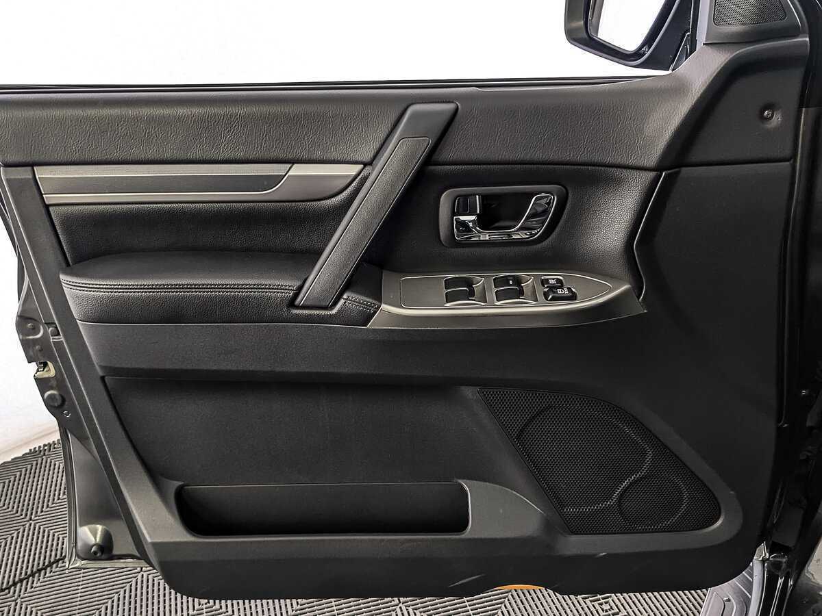 Mitsubishi Pajero, 2018 Фото №19