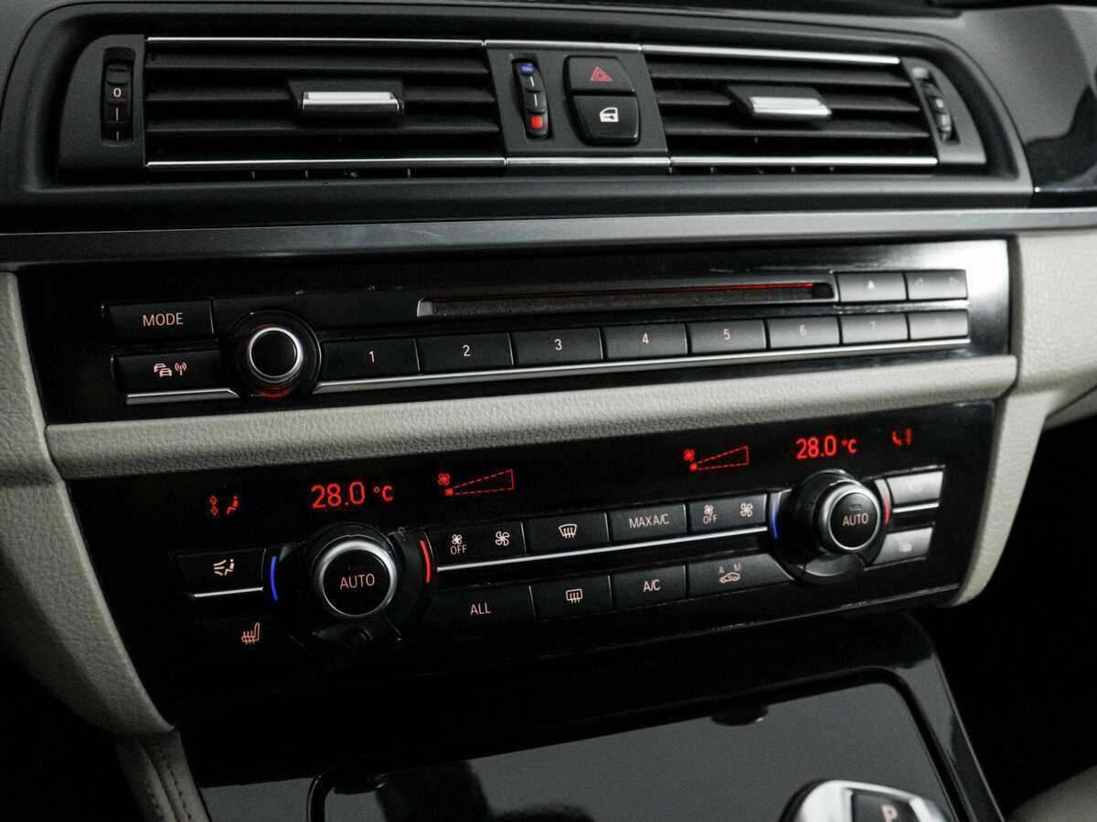 BMW 5 серии 528i xDrive, 2013 Фото №12