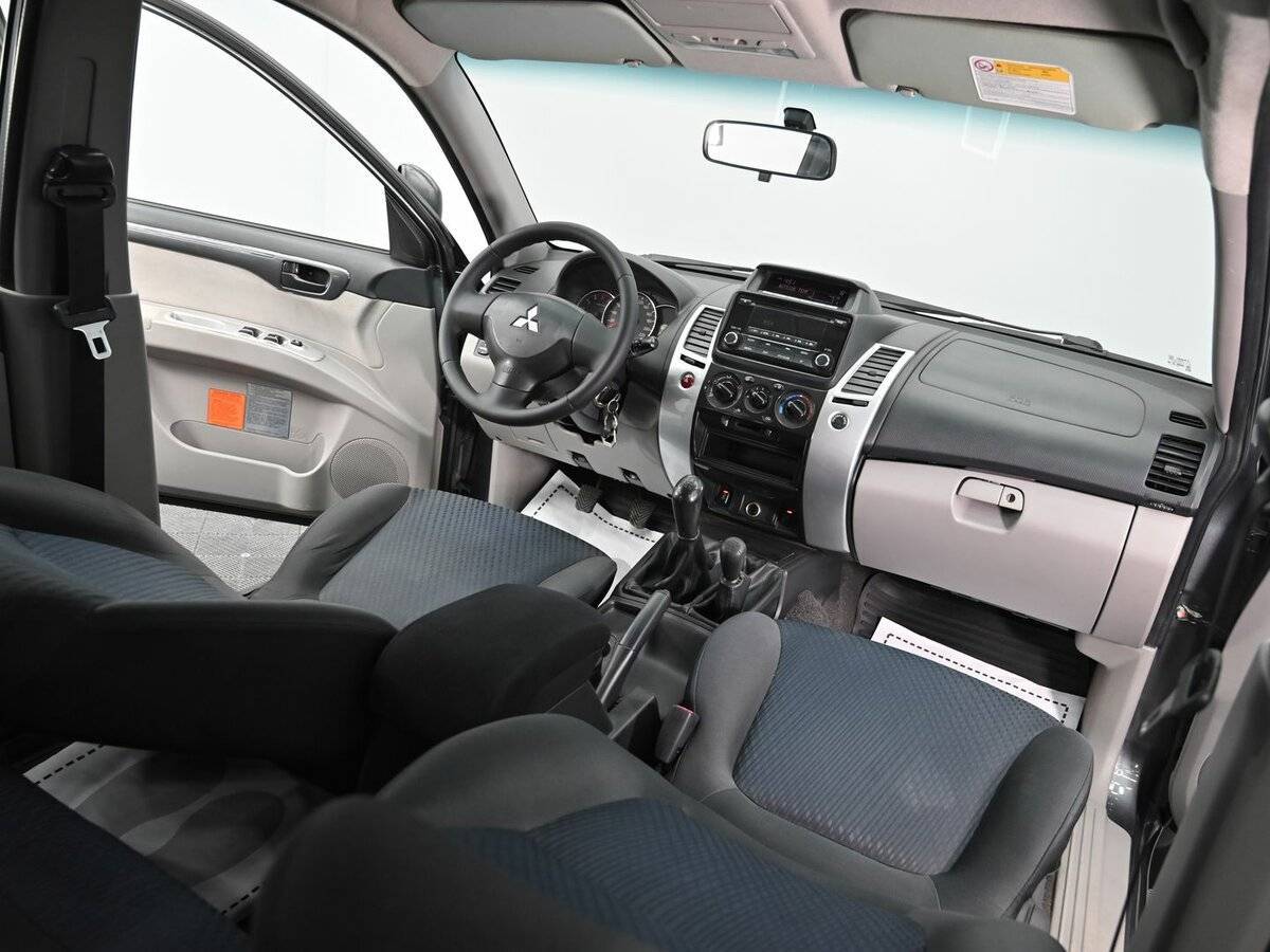 Mitsubishi Pajero Sport, 2014 Фото №13