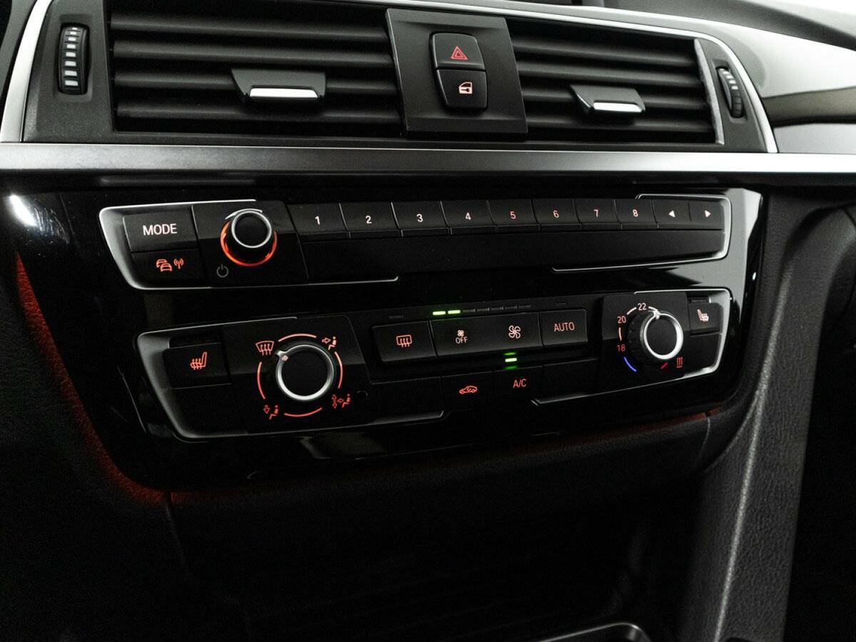BMW 3 серии 320i xDrive, 2018 Фото №17
