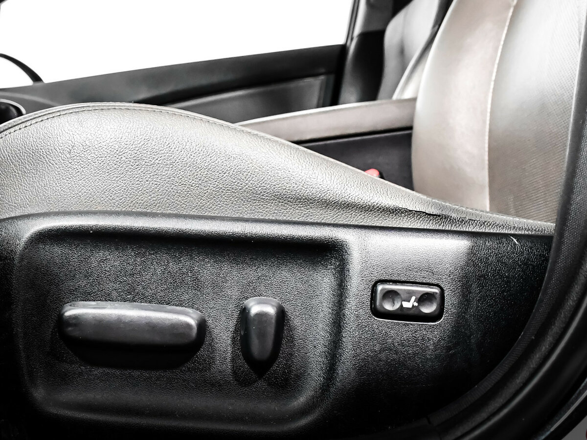 Toyota Avensis III Рестайлинг, 2012 Фото №12