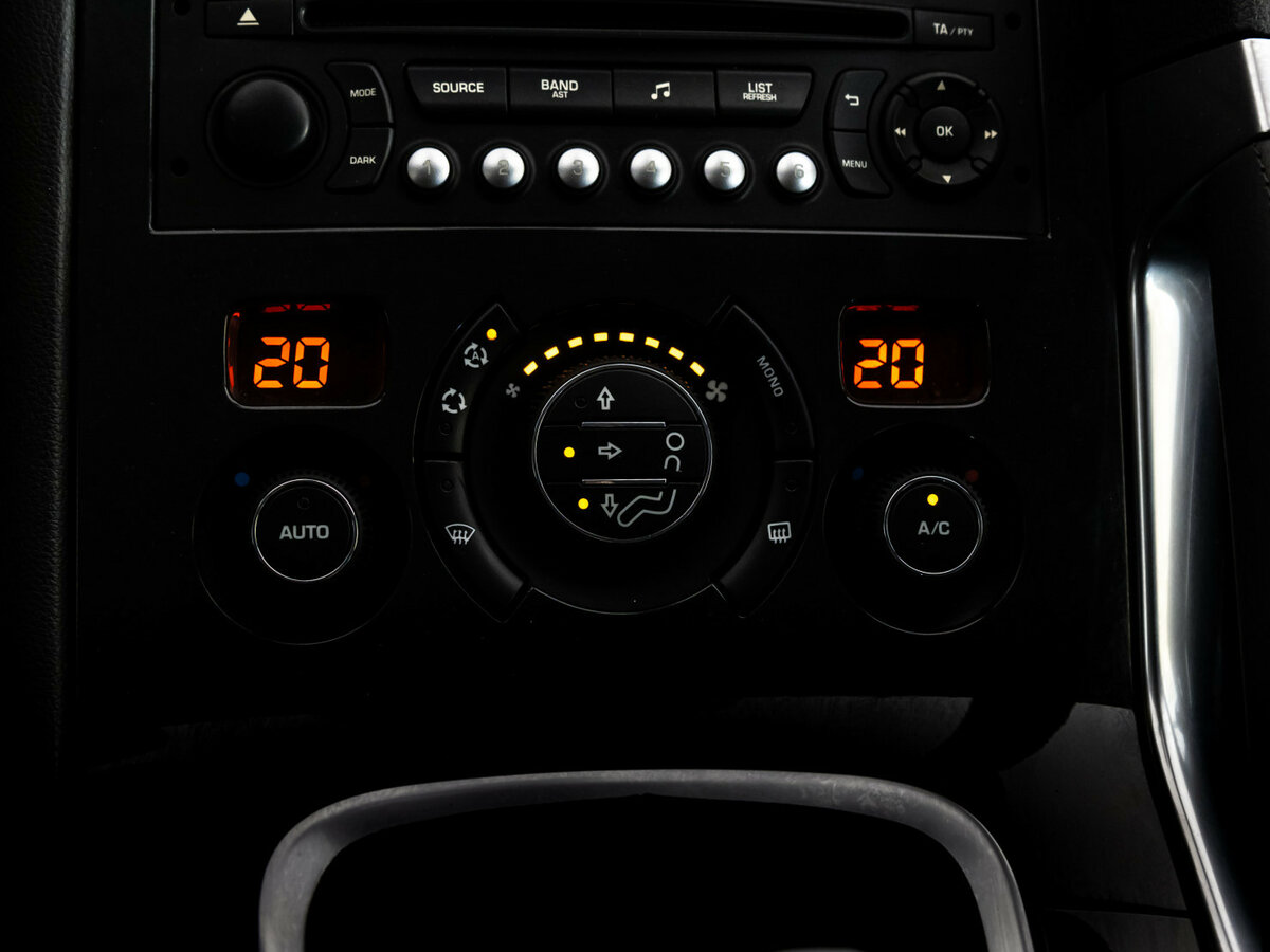 Peugeot 3008 I Рестайлинг, 2014 Фото №11