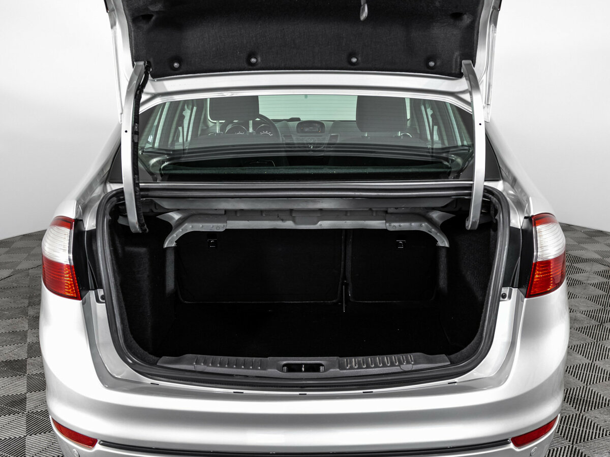 Ford Fiesta Mk6 Рестайлинг, 2016 Фото №16