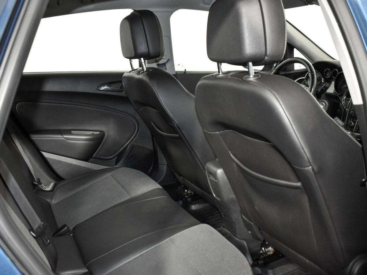 Opel Astra J Рестайлинг, 2013 Фото №11