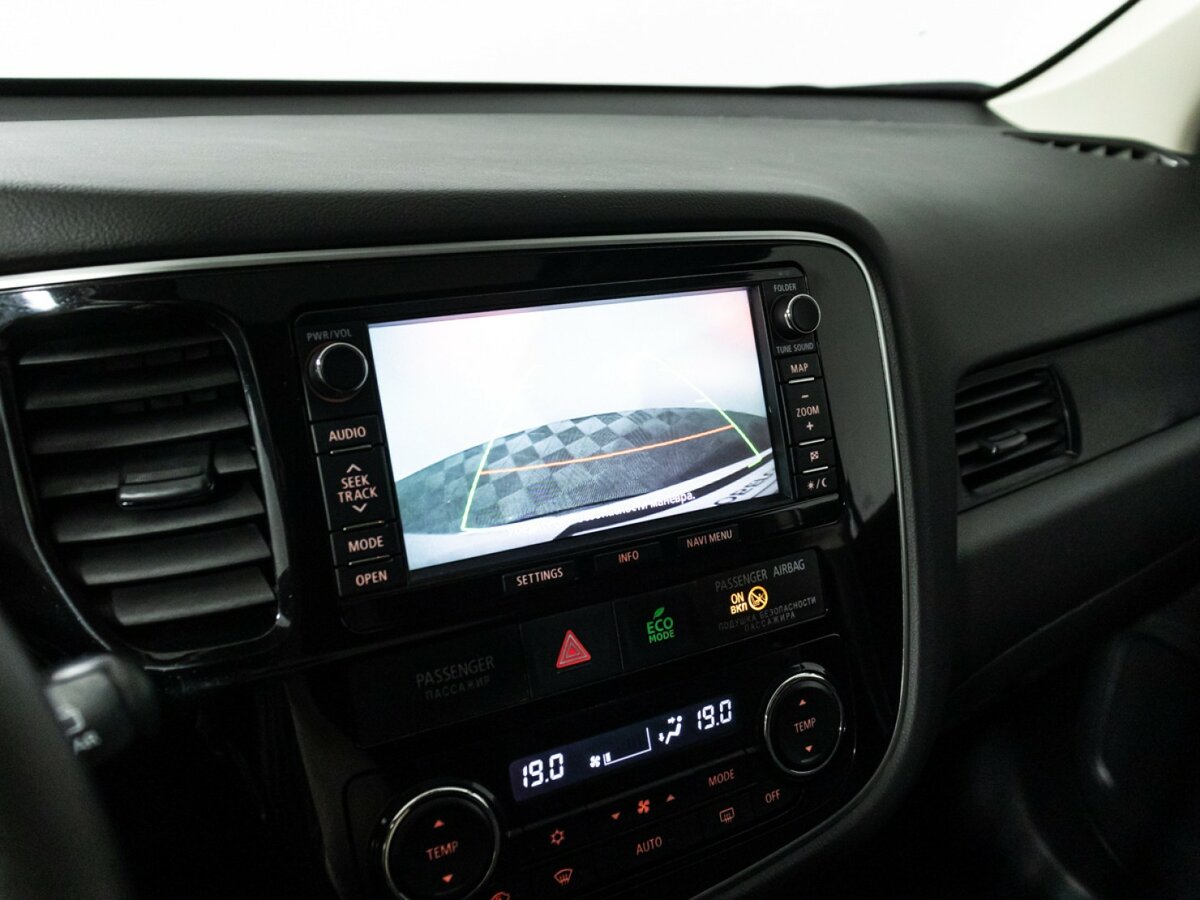 Mitsubishi Outlander III Рестайлинг, 2014 Фото №17