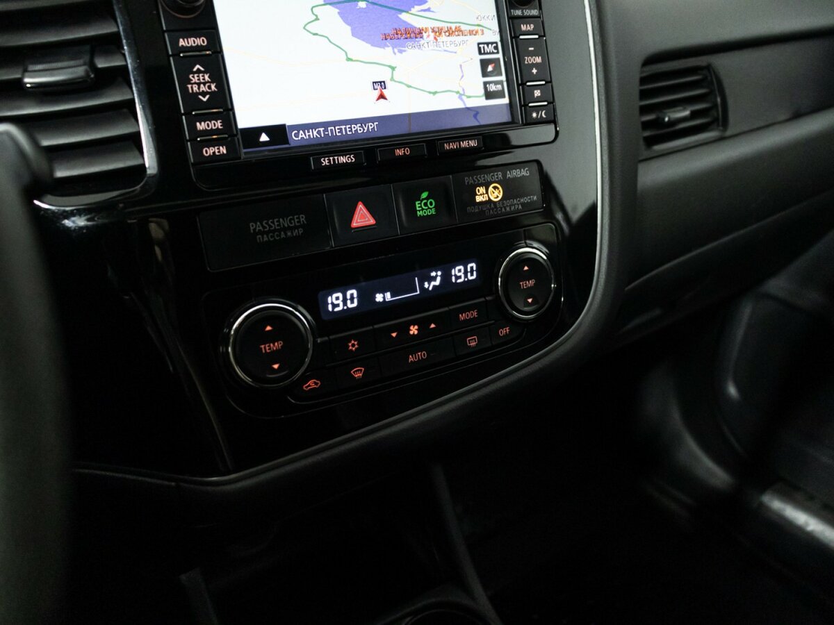 Mitsubishi Outlander III Рестайлинг, 2014 Фото №18