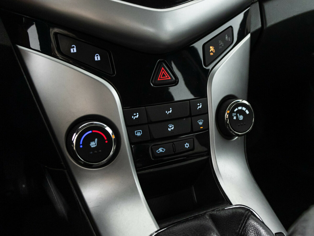 Chevrolet Cruze I Рестайлинг, 2012 Фото №15