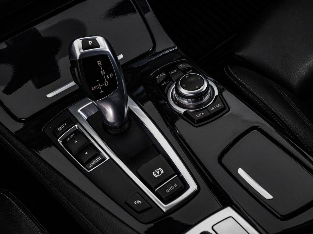 BMW 5 серии 520i VI (F10/F11/F07) Рестайлинг, 2015 Фото №16