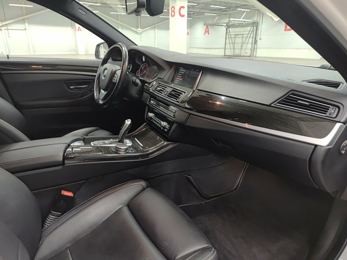 BMW 5 серии 530d xDrive VI (F10/F11/F07) Рестайлинг, 2016 Фото №11