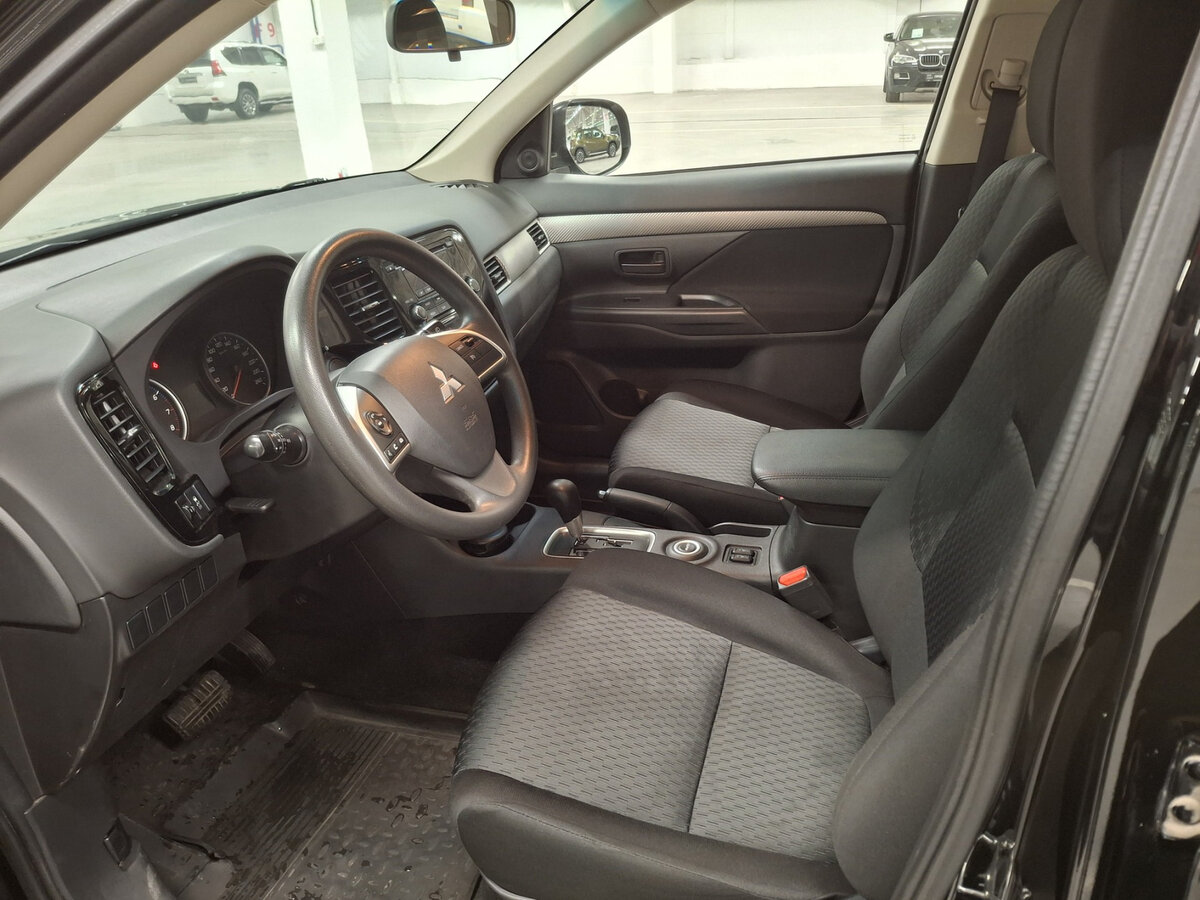 Mitsubishi Outlander III Рестайлинг, 2014 Фото №15